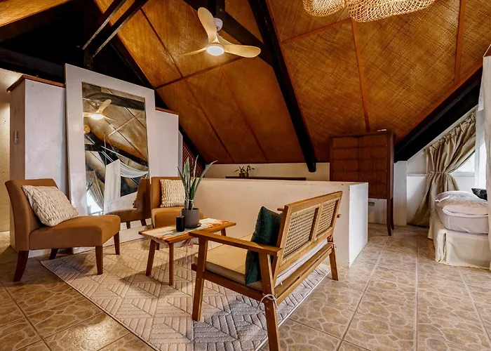 ヴィラ Kala Zoe Beachfront Living モアルボアル