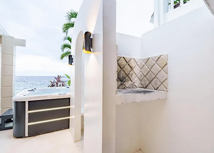 Kala Zoe Beachfront Living ヴィラ モアルボアル