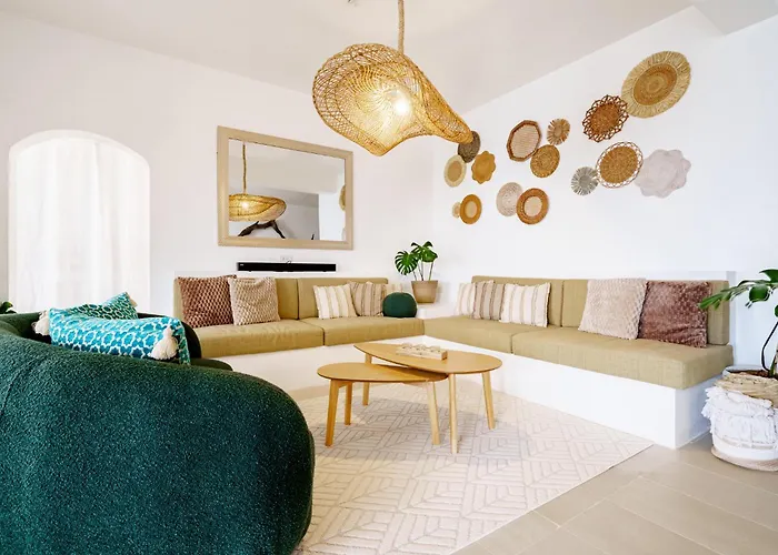 Kala Zoe Beachfront Living モアルボアル