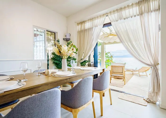 Kala Zoe Beachfront Living モアルボアル