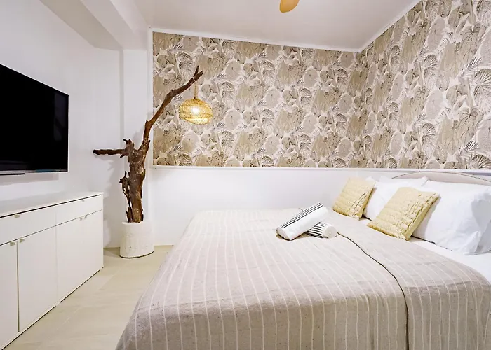 Kala Zoe Beachfront Living *
