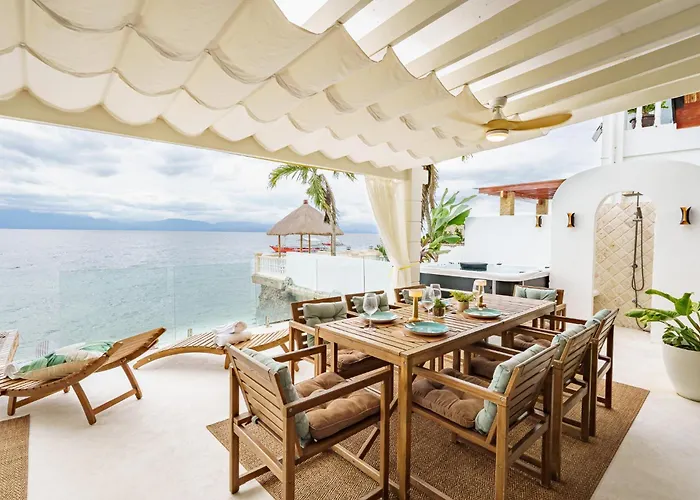 ヴィラ Kala Zoe Beachfront Living モアルボアル