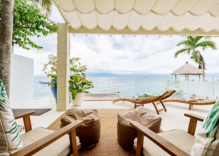 ヴィラ Kala Zoe Beachfront Living モアルボアル